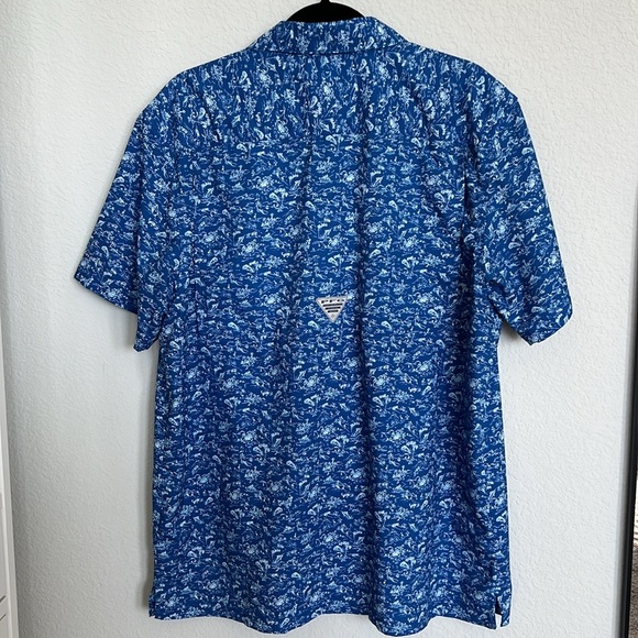 Columbia Men's PFG Blue Boat Print Button Down Shirt - Picture 7 of 8